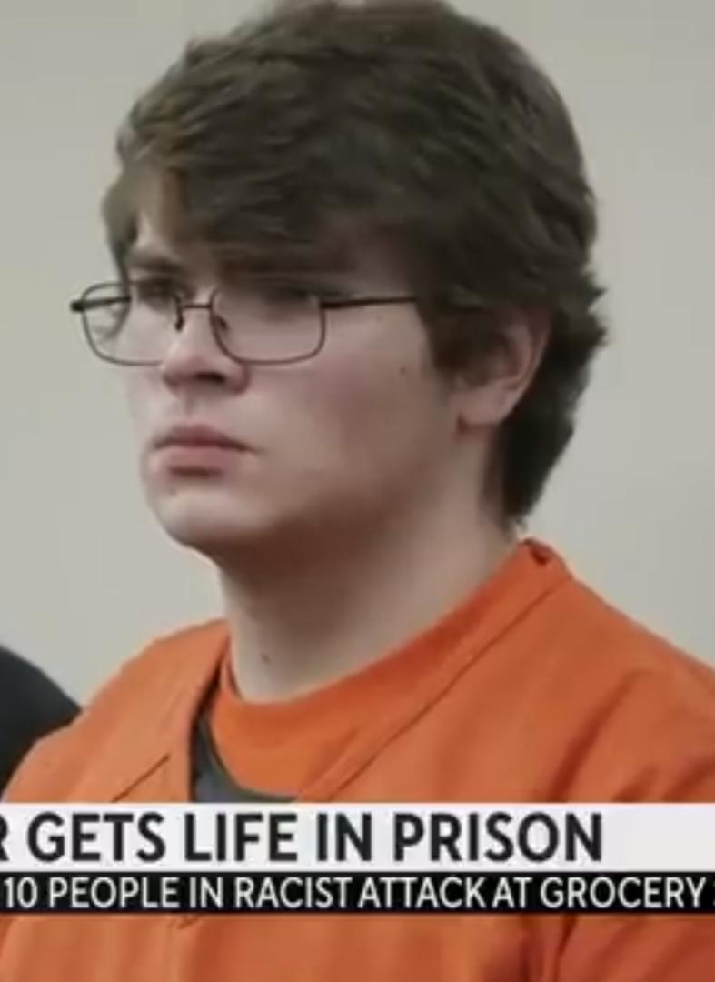 JTBlackstone's tweet photo. 🚨 Black American Newz ⚠️ Buffalo mass murder of 10 Black Americans while they shopped Payton Gendron was stopped by Police 🚔 with Gun in hand but they let him live 👈 But a Mother who may have been shoplifting for Diapers for her Baby 🍼, The Police shoot's the Baby in his head.🤔
