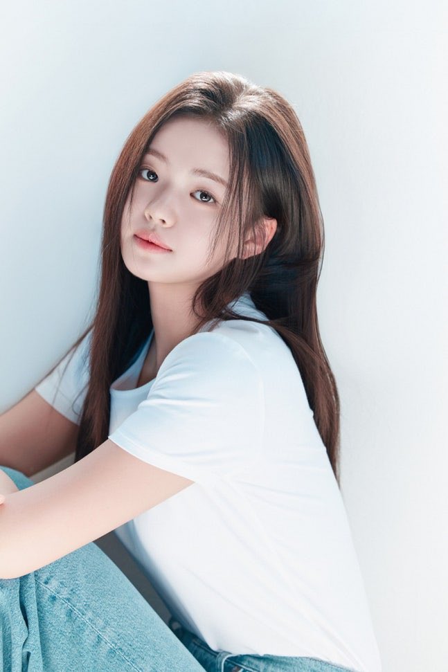 infodrakor_id's tweet photo. #KimSiA (Ashin kecil, Do Hye Ryung Girigo) dikonfirmasi bergabung dengan agensi Varo Ent 

Agensi yang menaungi Byeon Woo Seok, Gong Seung Yeon, Lee Chae Min, Jingoo, Lee Youmi 

Fyi gaes dia tahun ini jadi maba di  Hanyang University, bahkan satu tahun lebih cepat dibanding teman teman seusianya 

https://t.co/4kFVxAwB0r