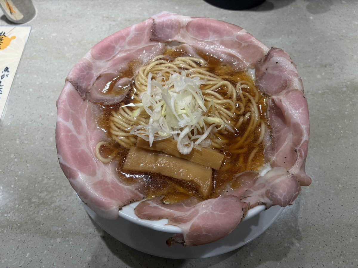tututuheaaa's tweet photo. ラーメン大戦争に来ました
スープ完飲するくらい美味しかった😋 https://t.co/dh1v0huAQj