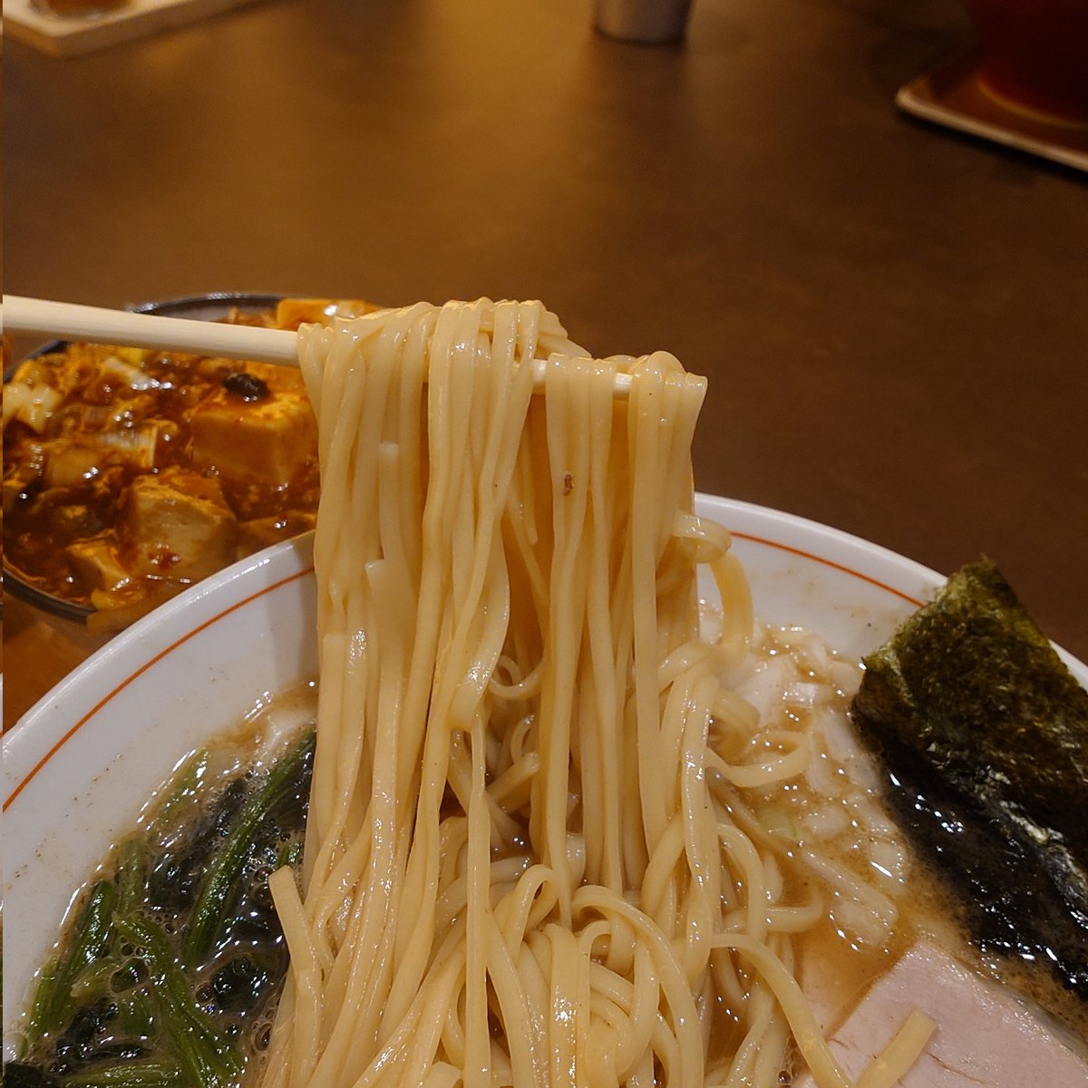 GDB_E4FH's tweet photo. 薬院「食堂タイガー」で「ラーメミニ丼定食」（1375円）を。2026/6/16「中華そば栄」が移転に伴い町中華としてリニューアルオープン。
今日の日替は栄の中華そばと麻婆豆腐丼だったので即決。動物魚介に和出汁を合わせたスープに自家製平打ち麺の組み合わせで変わらず美味い！麻婆豆腐も絶品。(ﾟ∀ﾟ) https://t.co/nYtPHIyZd2