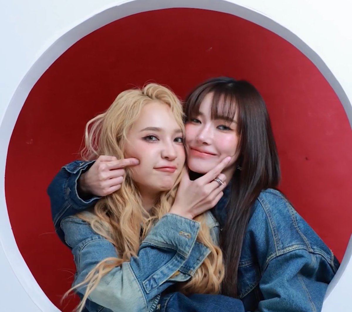 tmmomochii's tweet photo. ใครจะไปทำงานแล้วมีความสุขเท่า2คนนี้ https://t.co/E4r3RFc0Sv