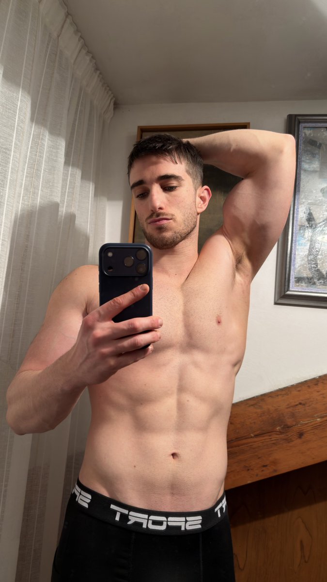 alvaro_loreenzo's tweet photo. Do you like my abs... or should I show more? 😳
👇
https://t.co/D3Q1HsBFnj https://t.co/l6pPhqDMya