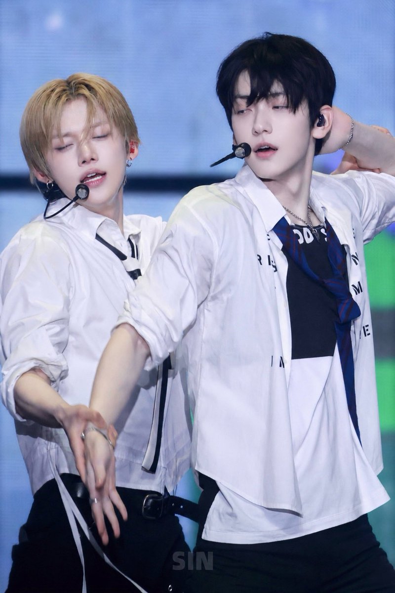 ra1sin81's tweet photo. 260617 🐰🦊

#수빈 #SOOBIN
#연준 #YEONJUN 
#txt  #TOMORROW_X_TOGETHER 
#투모로우바이투게더 https://t.co/7RkasMPhVe