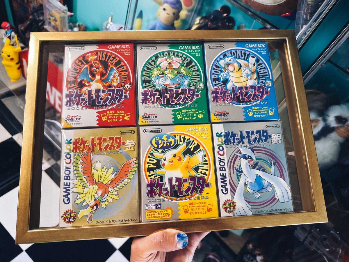 tsuru_oden's tweet photo. ポケモン30周年のピンズコレクションもキーホルダーコレクションも即完して買えなかったけど、いいんだいいんだウチには現物飾ってるから https://t.co/2gNCcLWJSb