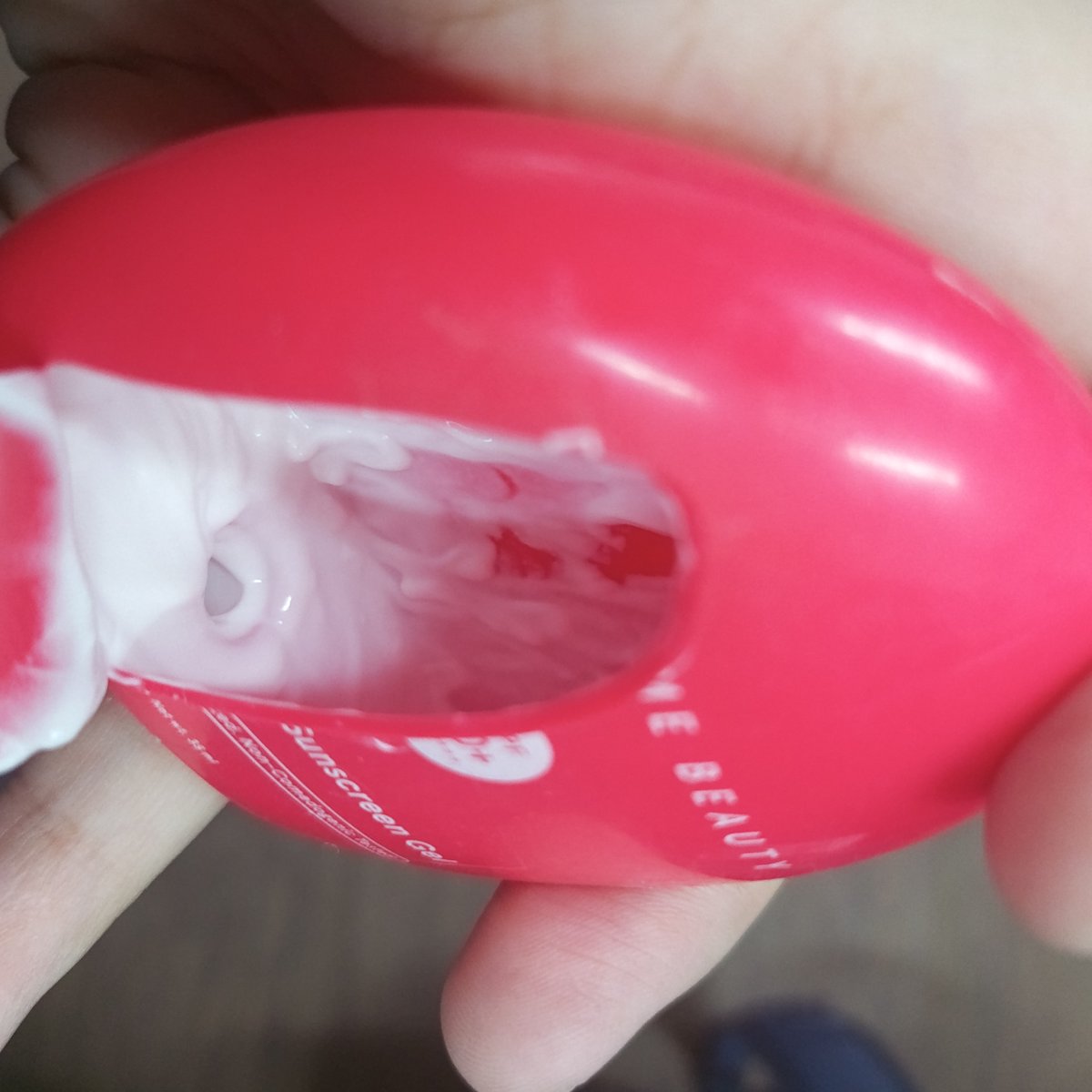 hylikooo's tweet photo. Klo beli kemasan ini bnyk bgt yg susah keluar klo udh mau habis, tp sisanya lumayan bnyk jd suka di bongkar wkwk https://t.co/zlDQFXhdaI