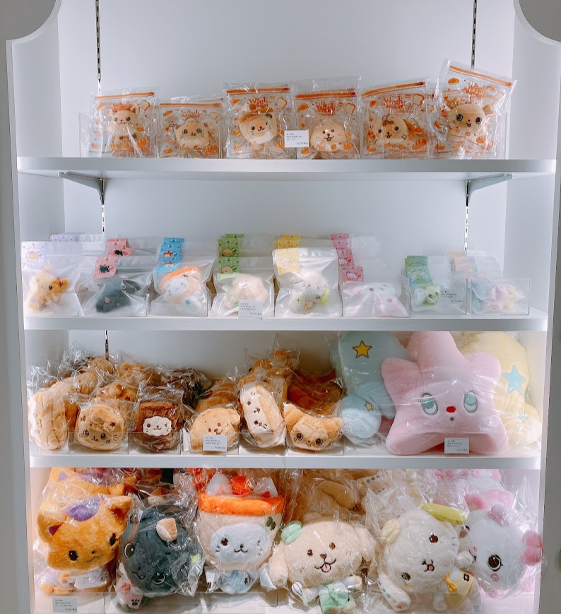 animateIS's tweet photo. 🌟#NCTWISH 商品情報🌟

[WISHBAKERY] POPUP OFFICIAL MD
・POCKET WISH DOLL
・ミニミニ WICHU
絶賛販売中です！

✅フォトカード（全6種） ​
7000円ご購入毎に1枚お渡し💚

ウィシズニの皆さまのご来店お待ちしております！

#엔시티위시 #WISHBAKERY #WITHMUU https://t.co/185qBKLE5u