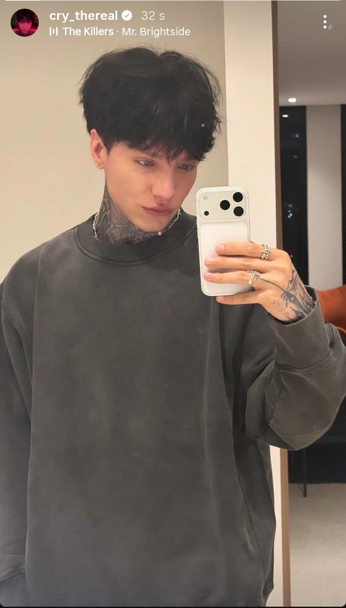 LaNotaCryboyer's tweet photo. Cry vía insta story📷 luciendo su corte🖤✨ https://t.co/4BscOJuj0J
