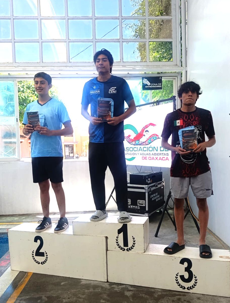 nvinoticiasoax's tweet photo. 🏊‍♂️🔥 Oaxaca domina la natación: CENI se corona campeón estatal y 7 atletas van al Nacional Curso Largo 2026 🇲🇽 

Visita [https://t.co/SyJIg2xUhQ] 👍💬🔁👣 

¿Nace una nueva potencia acuática? 
Julio León
#Deportes #Natación #Oaxaca https://t.co/1MMUDwgyFA