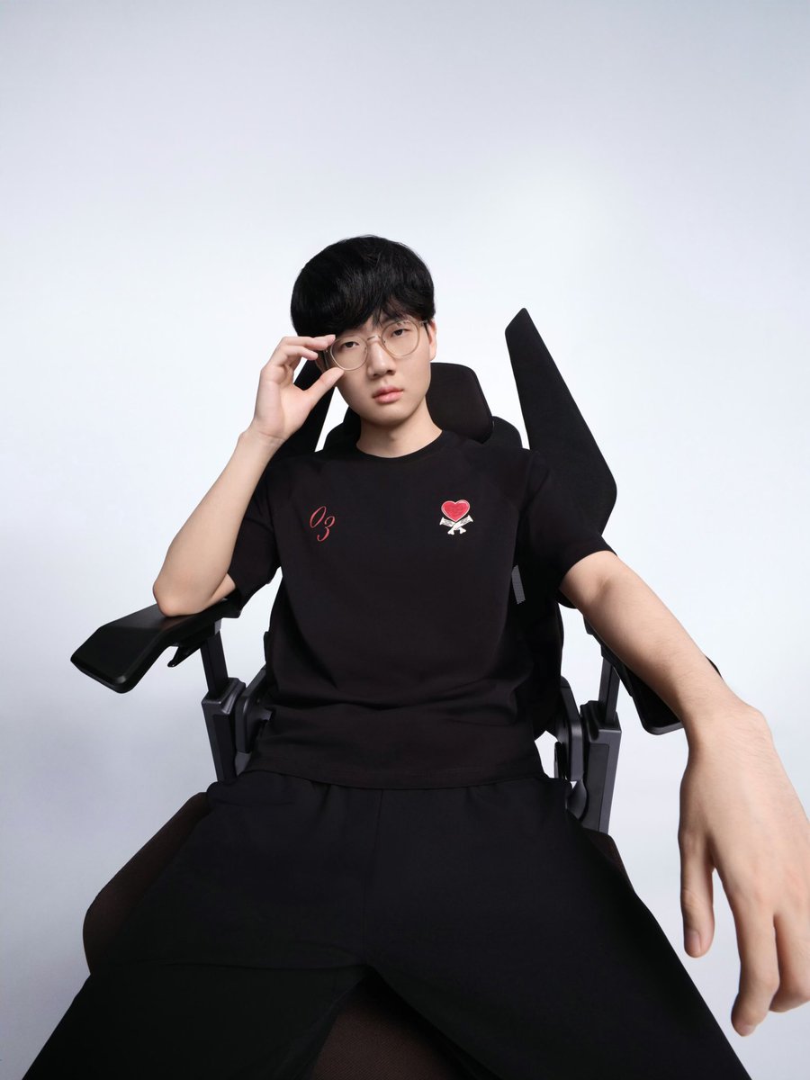 confuxun's tweet photo. BLG #Viper for Li-Ning Esports Official 
League of Legends Miss Fortune 🐍❤️‍🔥

[1] https://t.co/tJMnvkMset