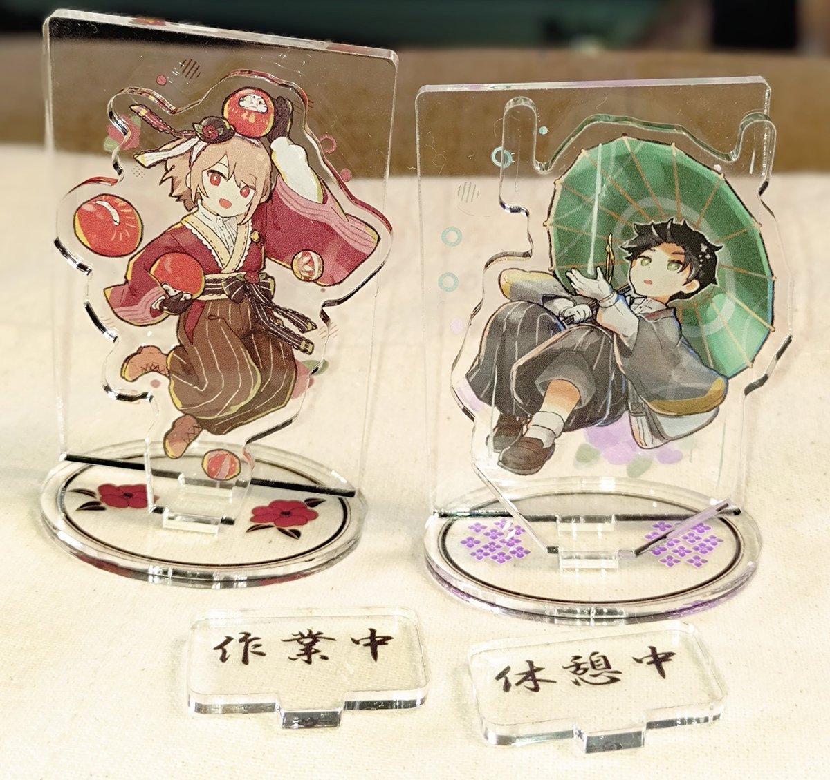 saruru0117's tweet photo. お気に入りの串ヨグの和装絵を背景と人物で分けてアクスタ作ってみた。
おまけで文字のパーツも置いてみた。
初めての試みだったので試しに注文してたやつです。 https://t.co/TW7HCAzBT8