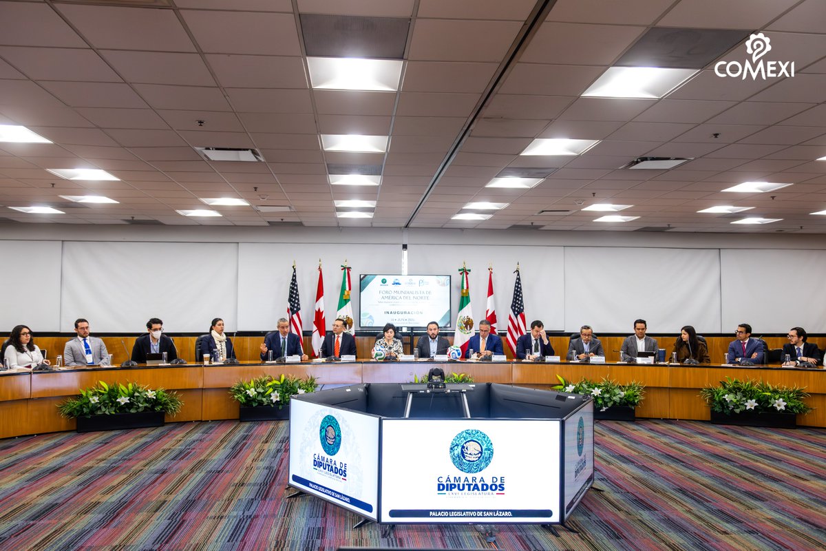 PJCOMEXI's tweet photo. 🌎⚽ El Mundial 2026 también se juega en la agenda pública.

Desde el Programa de Jóvenes y la UER Sociedades del Conocimiento y Educación (@COMEXI), junto con @gylforum y @Mx_Diputados, impulsamos el Foro Mundialista de América del Norte 2026.

🧵 1/5 https://t.co/HJAlZZj1Pl