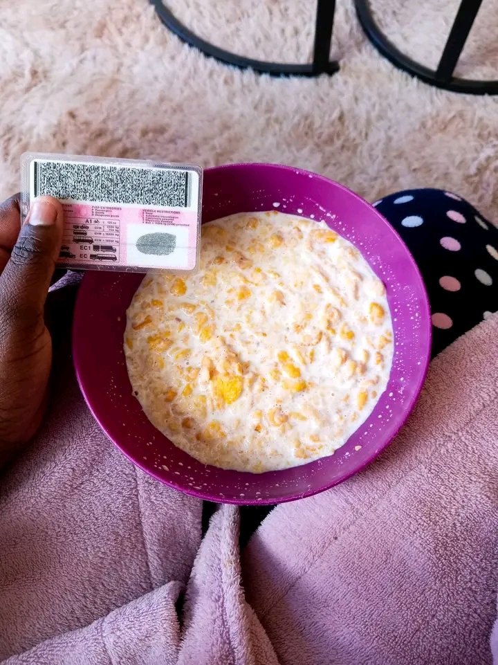 TshepoBacela's tweet photo. Comrades I need a spoon, size 10 will be fine. Who can plug me quickly 😩😩 https://t.co/uxWtts4CnB