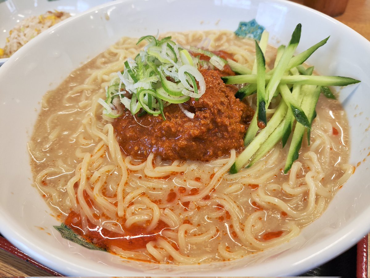 GeneralMadulass's tweet photo. ラアッ！(ラーメンを食べるときの掛け声)
日高屋で冷やし担々麺をいただく！冷やしたラーメンは熱くないので一口目からスピード全力で食べられるので良い！朝顔、打ち水、そして日高屋の冷やし担々麺！日本が世界に誇る三大暑さ対策でこの夏も快適に過ごそう！
味は普通！また来るぜ！ https://t.co/oIJqJ1RfzC