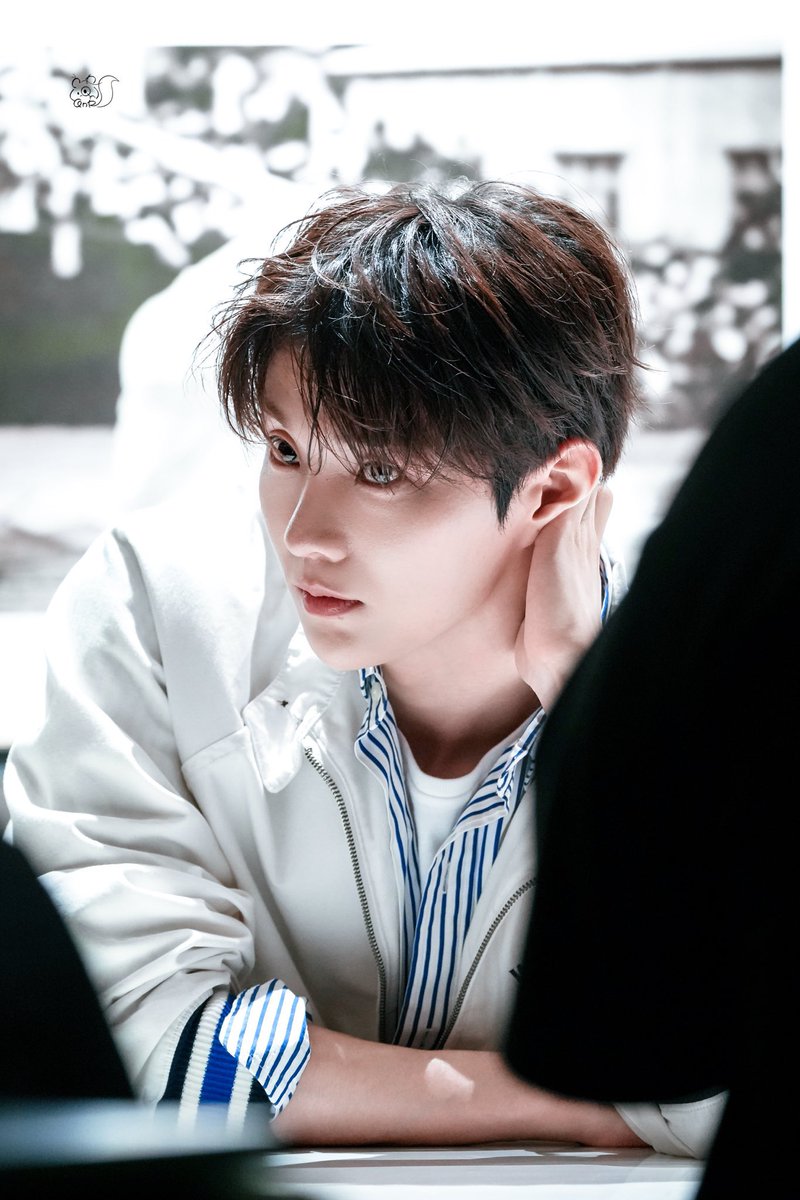 imsillyhelp's tweet photo. he’s an angel in disguise https://t.co/F2GJW3pozd
