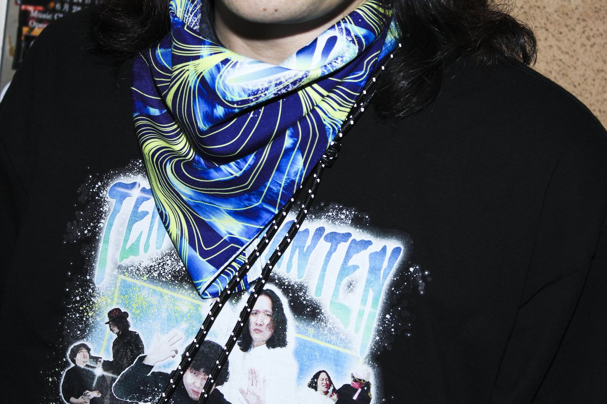 tentenfuanten's tweet photo. 【TTHT BANDANA /BLUE】
TENTENHANTENロゴの背景にはドリアンに秘めた強烈なパワーをサイケデリックな雰囲気で表現。夏らしいカラーリングのバンダナ。 https://t.co/yUiEmfzHg6