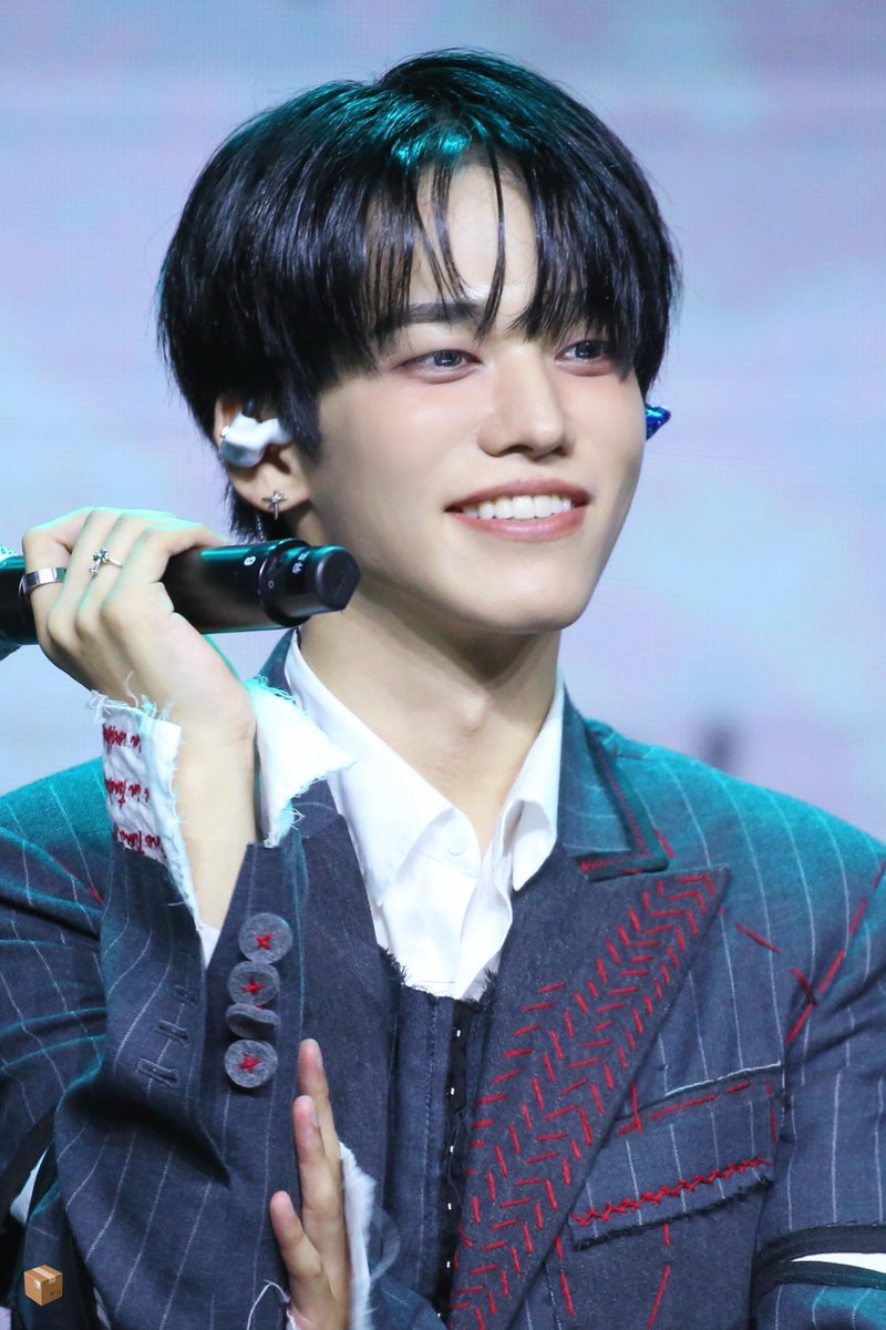 OneBox_1116's tweet photo. 260617 [ONF:MY SELF] 쇼케이스

#유토 #YUTO 
#온앤오프 #ONF https://t.co/MnEgf1GGUQ