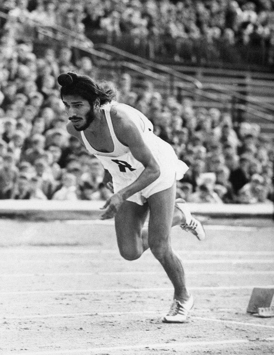 HardeepSPuri's tweet photo. ‘फ्लाइंग सिख' के नाम से विख्यात 'पद्म श्री' सरदार मिल्खा सिंह जी की पुण्यतिथि पर उन्हें विनम्र श्रद्धांजलि!

उनका जीवन, संघर्ष और कड़ी मेहनत हर किसी के लिए एक प्रेरणा है। https://t.co/KrMJHHKZ0Z