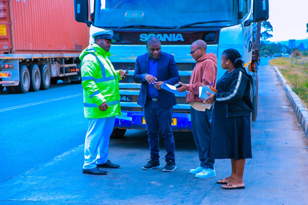 Gcla1895's tweet photo. Ofisi ya Kanda ya Mashariki imeendesha kampeni ya uhamasishaji wa usafirishaji salama wa kemikali uliofanyika kuanzia Dar es salaam hadi Tunduma mkoani Songwe.
Kampeni imefanyika maeneo yanayohusisha ukaguzi wa kiforodha,  mizani, maegesho ya magari na vituo vya ukaguzi wa Polisi https://t.co/HGmI6fSTq5