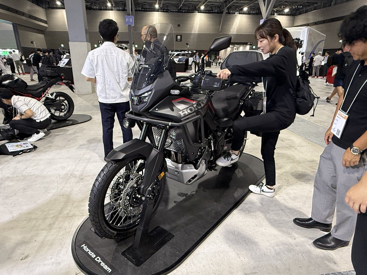 TechT_Mobility's tweet photo. 名古屋での人とくるまのテクノロジー展、二時間だけ見ました。
解説は例によって当社のサイトで。
#人とくるまのテクノロジー展 #TechT https://t.co/Ibj4WM05B5