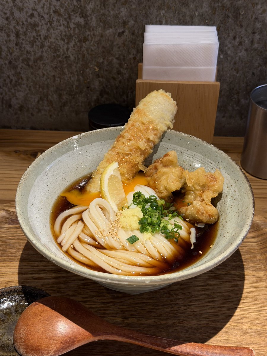takecy0616's tweet photo. 今日も大阪。
あすろうさんでランチ。
せっかくなので２杯いただきます。
ビブグルマンの安定感。 
#あすろう #扇町うどん屋あすろう #ミシュラン #ビブグルマン #ナゴレコ https://t.co/voBnqW4I8K