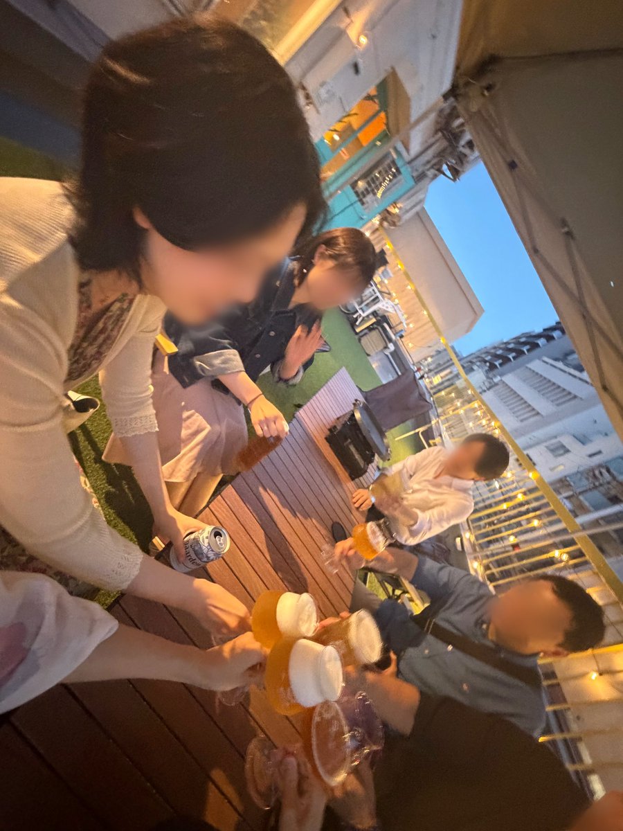 ito_sil's tweet photo. とっても美味しいA4ランクの国産牛や国産豚、オリジナルクラフトビールをいただきました🍻🍖✨
集合写真は偶然店内にいらっしゃったカメラマンさんが撮ってくださいました📷
有難うございました✨ https://t.co/BlfjBB8mpi
