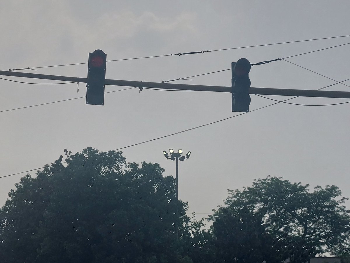 prabhatptl's tweet photo. @aajtak Till the time all will run on 24 hrs in night and day too..all delhi street lights running  on day and night work..just like Delhi Govt. Do some real reports  also .why tax payers  will pay  this inefficiency. recovered  from officials? @CMODelhi @LtGovDelhi https://t.co/nZPGdDLcmM