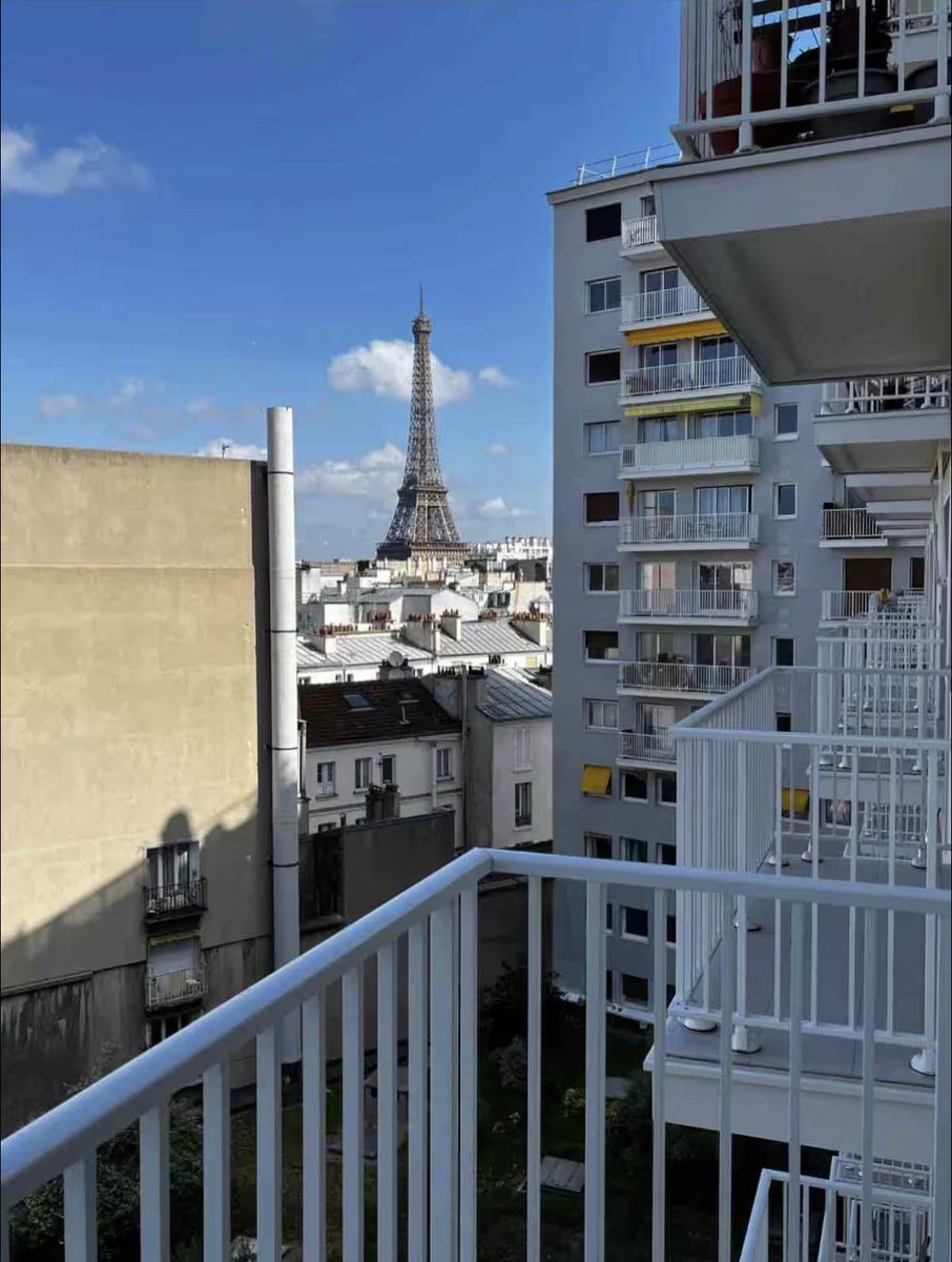 bellwondering's tweet photo. รีวิวห้องพัก Paris, France 🇫🇷
Air bnb เห็นหอไอเฟลเต็มๆ ในราคาหลักพัน 💸✨

• วิวหอไอเฟลจากระเบียง
• เดินถึงหอไอเฟล + แม่น้ำแซนได้
• ใกล้ Metro
• ห้องสะอาด มีครัว Sofa Bed
• เขต15 ปลอดภัยมาก เดินกลับค่ำๆ สบาย
• มีลิฟท์🫶🏻
•ติด supermarket 

เราจองล่วงหน้า 2 เดือน
ได้คืนละ 8,696฿

ตอนจองไม่ได้คาดหวังว่าจะวิวดีขนาดนี้เลย 🥹

ใครสนใจ DM มาได้ค่ะ ยินดีส่งลิงก์ให้ 
(ขอไม่แปะสาธารณะเพื่อความปลอดภัย)

#EiffelTowerView #Paris