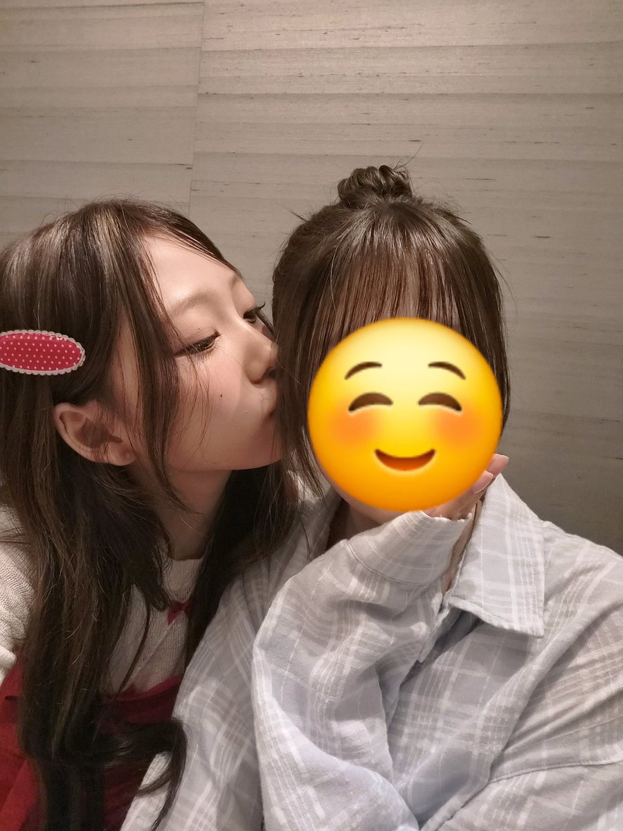 STELLA_Thailand's tweet photo. [260618] YE-ON😊 weverse update with STELLA🧁 #วีเวิสของคุณหนูสเตลล่า

“สุขสันต์วันเกิดปีที่ 20 นะคะดาฮยอนออนนี่! 🎂🥳”

#STELLA #스텔라 
#Hearts2Hearts #하츠투하츠 #H2H @Hearts2Hearts https://t.co/X8NJ9IPyDC