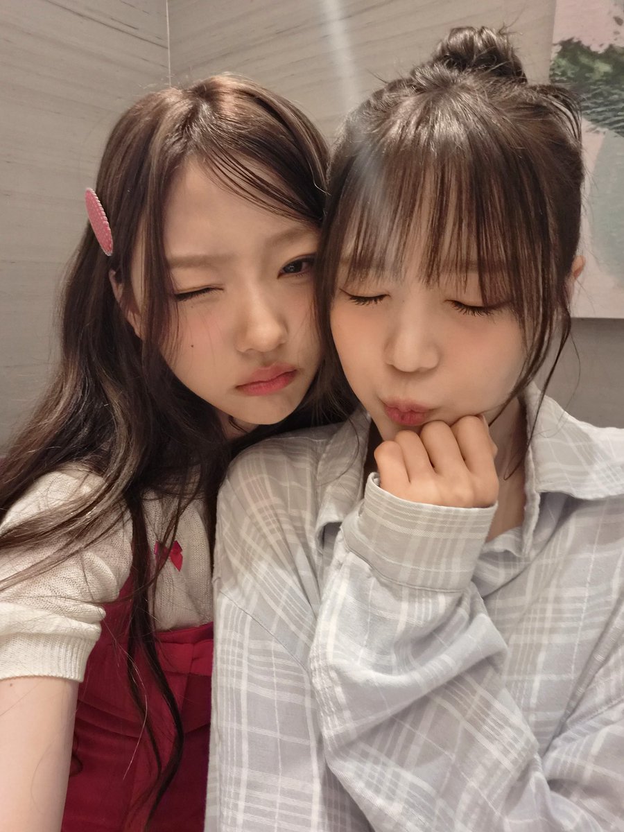STELLA_Thailand's tweet photo. [260618] YE-ON😊 weverse update with STELLA🧁 #วีเวิสของคุณหนูสเตลล่า

“สุขสันต์วันเกิดปีที่ 20 นะคะดาฮยอนออนนี่! 🎂🥳”

#STELLA #스텔라 
#Hearts2Hearts #하츠투하츠 #H2H @Hearts2Hearts https://t.co/X8NJ9IPyDC