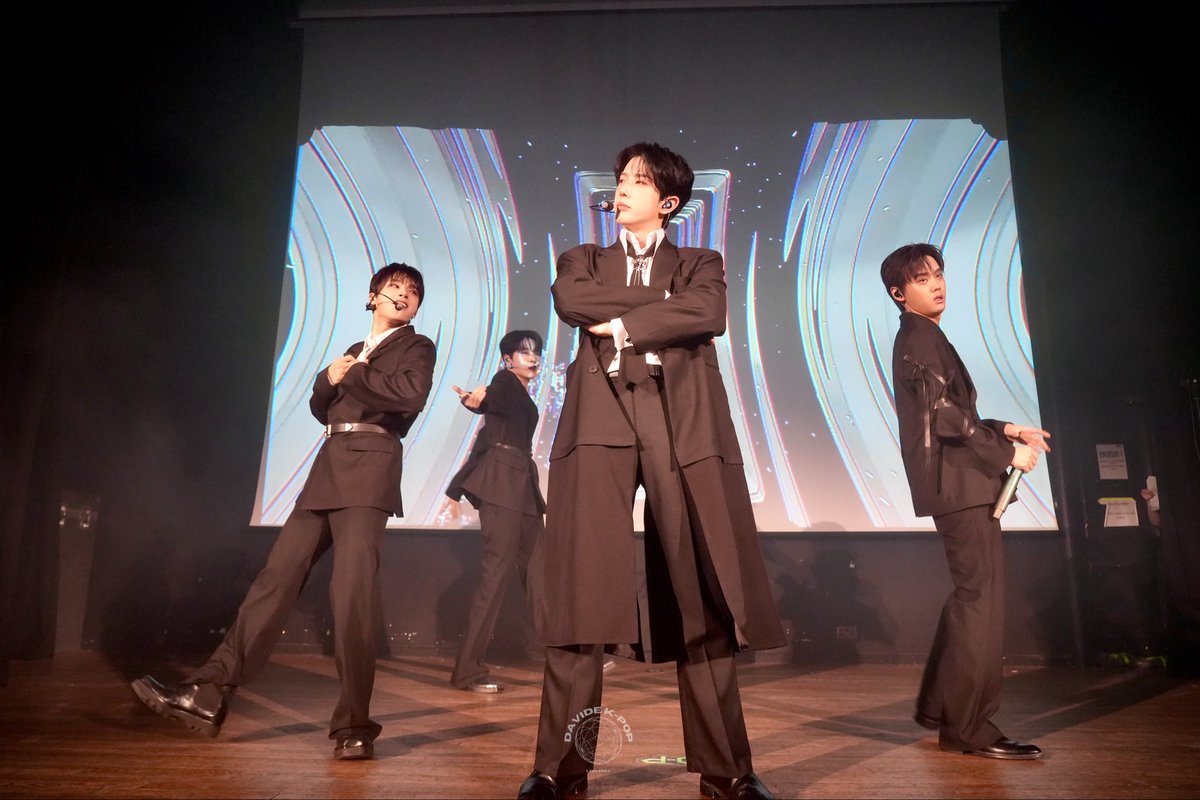 DavideKpop's tweet photo. ONE PACT Lights Up London To Kick Off Their European Tour ‘OUTSHINE’ 🌟
From an incredible busking event to an epic night at @Islington_AH, @onepact_ truly showed London what they are capable of!
🔗 https://t.co/BEM55RJoat
#ONE_PACT #원팩트 #OUTSHINEinLondon #ONEPACTinLondon https://t.co/esj1kTt4h5