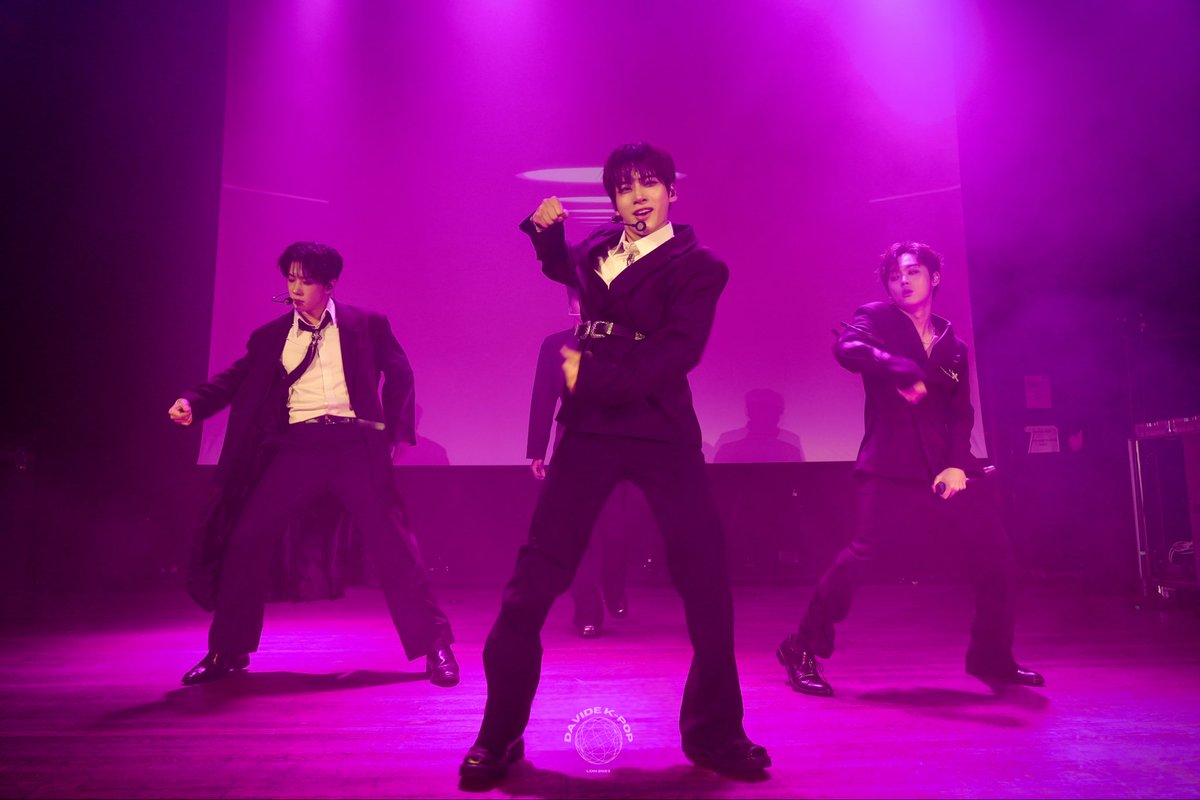 DavideKpop's tweet photo. ONE PACT Lights Up London To Kick Off Their European Tour ‘OUTSHINE’ 🌟
From an incredible busking event to an epic night at @Islington_AH, @onepact_ truly showed London what they are capable of!
🔗 https://t.co/BEM55RJoat
#ONE_PACT #원팩트 #OUTSHINEinLondon #ONEPACTinLondon https://t.co/esj1kTt4h5