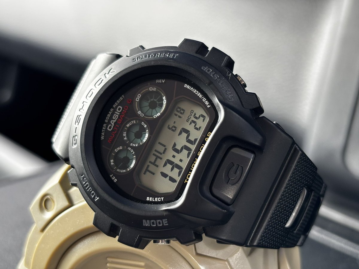 ken_0424's tweet photo. 週末のLiveに向けてラストスパート。ヒトもソーラー充電できたらいいのに。
#gw6900 
#gshock
#casio https://t.co/P9pDIjmMjA