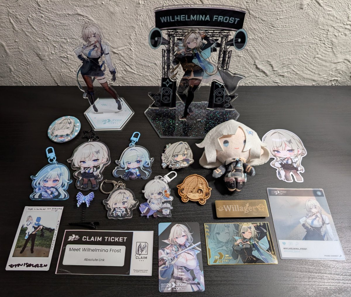 absolute_link's tweet photo. Here's my lil collection of #WilhelminaFrost official and artist merch at #Phasecon2026!

Huge thank you to Hasagi for picking up the official ones for me and other Willagers!

Clip and nametag were great to wear around the con. Even got room keys without staying at the Hyatt lol https://t.co/vmL3F7aoUk