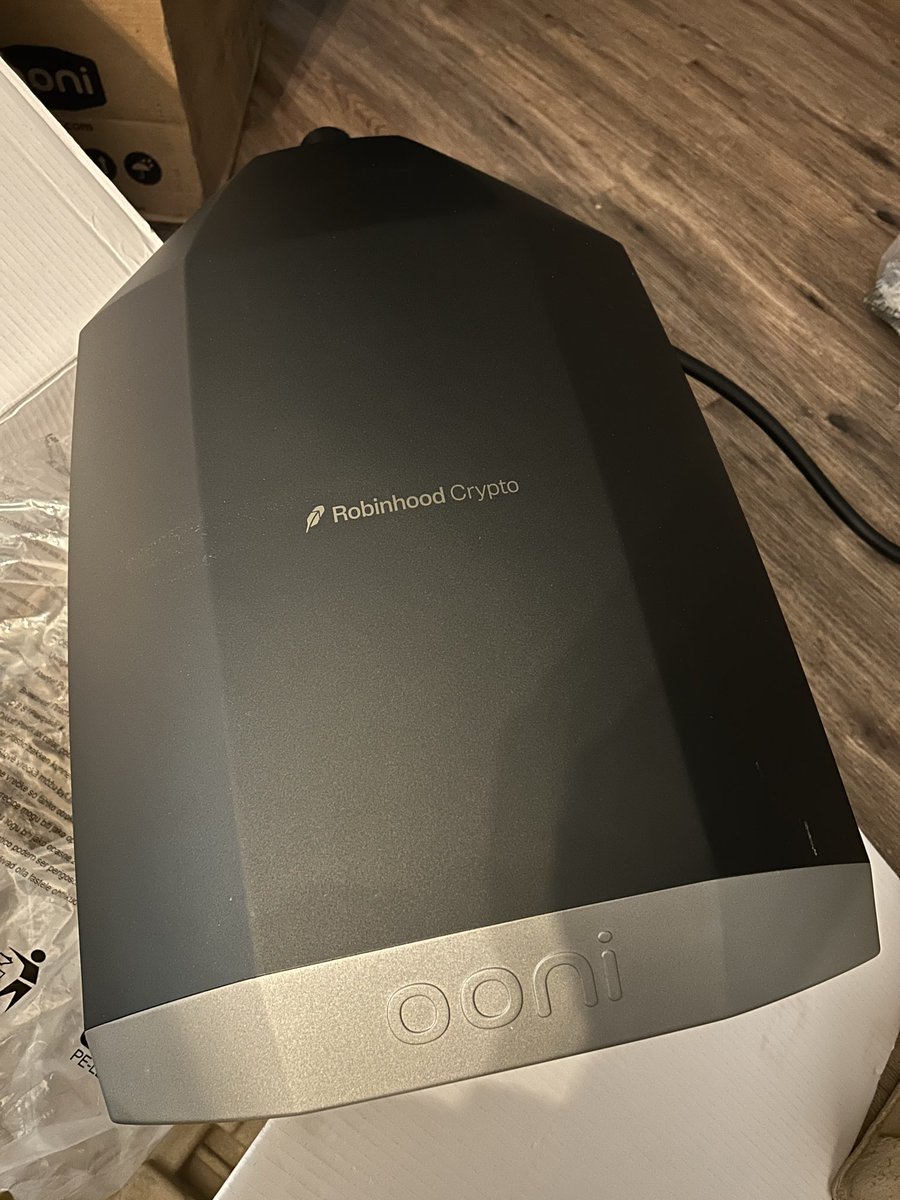 RyanO_44's tweet photo. Yoooo thank you @RobinhoodApp @AskRobinhood for the bitcoin pizza day pizza oven! Can’t wait to use it this summer with the fam 😎 https://t.co/1Bf1SESdYe