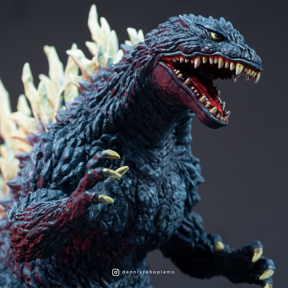 asuracr's tweet photo. I loved this Godzilla plastic kit, I changed the color scheme a little, giving me certain permissions. It was very fun and easy to assemble. 

#プラフィギュア
#PLAfig
#アオシマ
#godzilla https://t.co/ikK08H7H4Q
