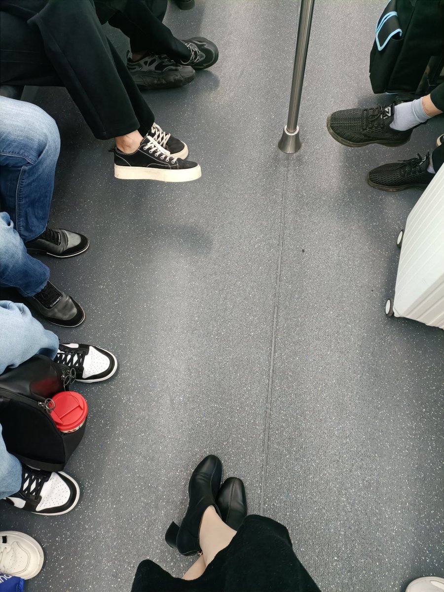 sonal4260's tweet photo. Just helped a stranger carry their heavy bags up the subway stairs—small acts of kindness go such a long way, y’all , https://t.co/L39ZdswlP1