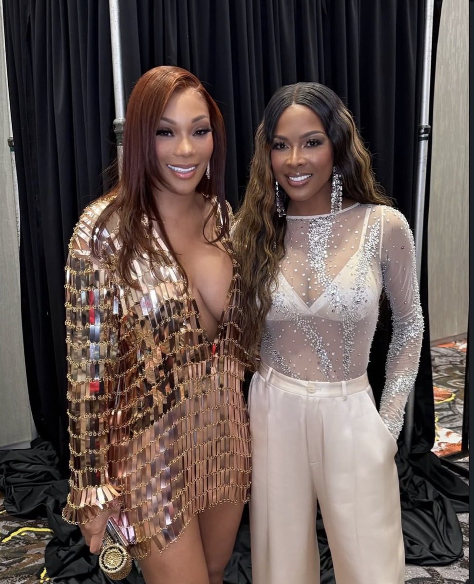 httpsr33c303's tweet photo. @JaysRealityBlog @CourtRevolution Angela and Stacey are really the breakout stars of their franchise and THEE best newbie housewives #RHOA #RHOP 🍑🌸 https://t.co/WI5AW8KS6S