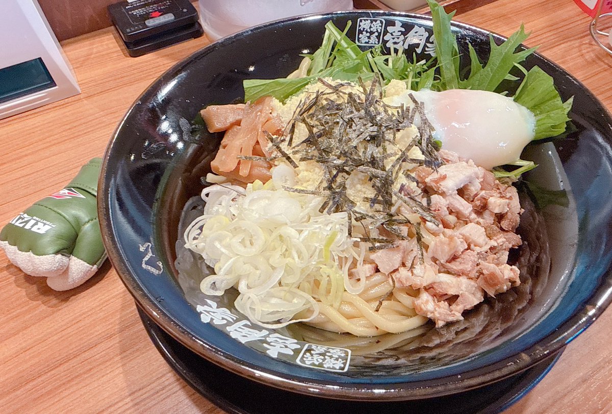 NIYAKKUMA5555's tweet photo. どうもおはようございます☔️
今日もひょんな事からラーメンです🍜
TVの前の皆は何ラーメンを食べてますか🐻‍❄️
#壱角家　#ラーメン　#油そば https://t.co/1hTwlN5L7R