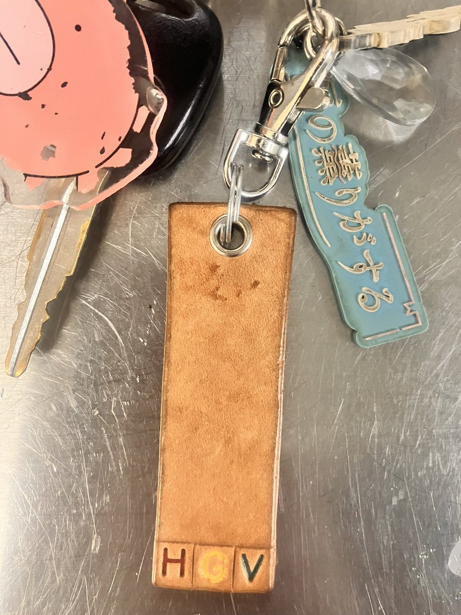 yutosherlock062's tweet photo. #JFM4 にてわかる人にはわかるキーホルダーと今年の水出しブレンドを販売します 
キーホルダーが8個くらいしかなく、早いもん勝ちです
水出しコーヒーは当日10個ほど作る予定ですが、連絡貰えれば別枠で作って持ってきます
 #暇人珈琲 https://t.co/3SFAiREywh