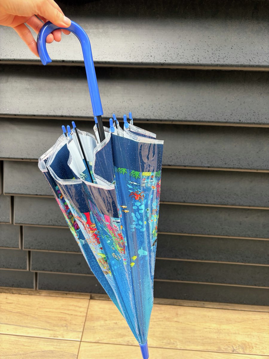 poplarsha's tweet photo. 雨の日に傘をひらくのが楽しくなる「ゾロリのビニール傘」🦊☔
（子どもサイズなのですが、大人もほしい……）
#かいけつゾロリ https://t.co/9bBq9I1AYf