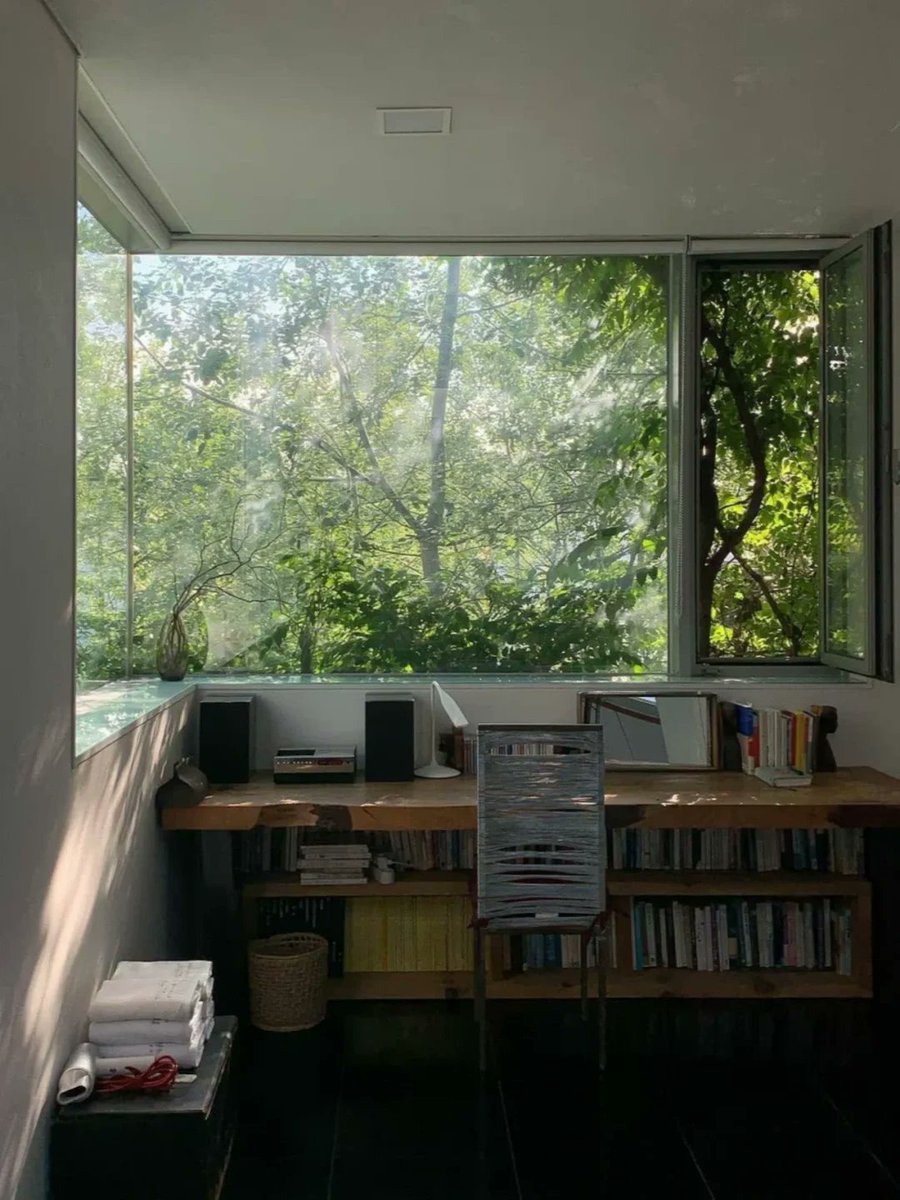 Jesus_is_cool's tweet photo. Transform your desk into a productivity zone with one small plant, a tidy notebook and gentle string lights. Less clutter, more focus ， https://t.co/Rn9dWXZfc7