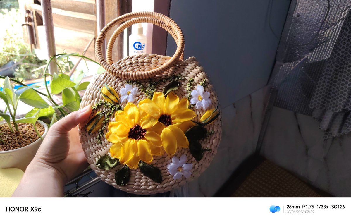 MeNhiStore's tweet photo. Nhỏ em biết bà chụy sắp đi Huế nên tặng 1 combo, rồi bảo 2 nhớ sắm thêm đôi guốc nữa nha! https://t.co/Spbopd5m8q