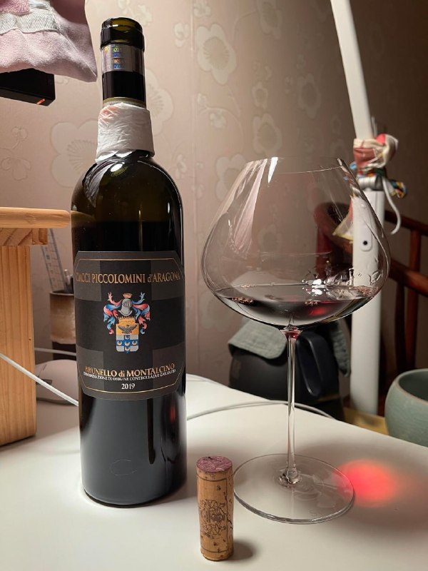 Rubyk10gyl's tweet photo. 📷 Smooth, full-bodied, and absolutely delicious. Here’s to romanticizing the simple evenings and enjoying life one sip at a time. 📷 #wine #redwine #WineOClock #Cheerio #GoodVibesOnly https://t.co/lJm9phcWIj