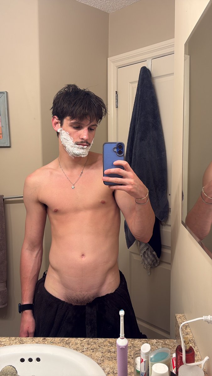 truedoughh's tweet photo. bed time shave https://t.co/1fREOQwN1K