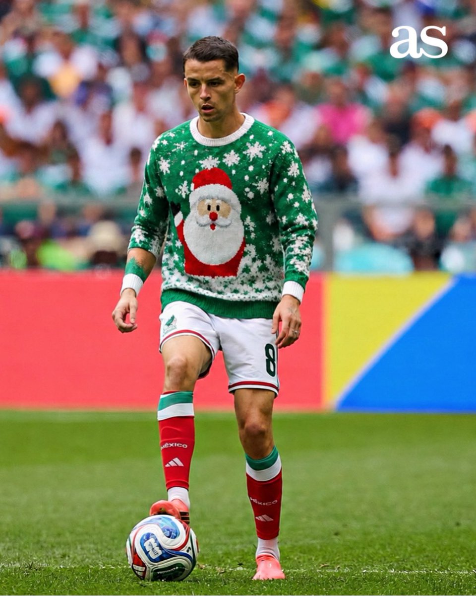 ASMexico's tweet photo. ¡E L E G A N T E S! 😮‍💨🇲🇽

Así lucirían los jugadores de la Selección Mexicana con el suéter navideño de Santi, el niño que se viralizó por usar ese outfit afuera del CAR… https://t.co/LloxA89sCF