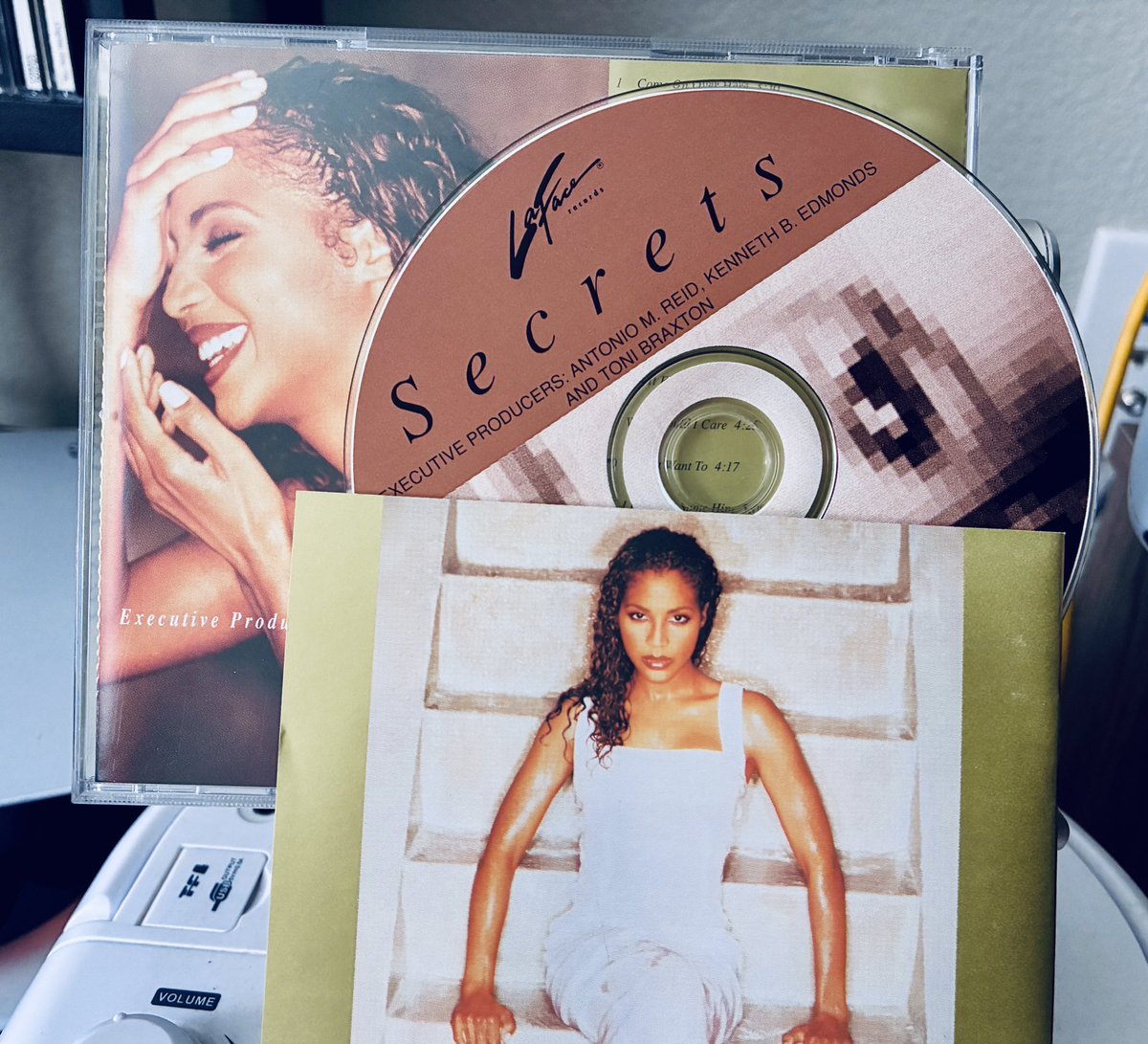 audio_collector's tweet photo. SECRETS (1996) the second studio album by @tonibraxton on CD format
 
Released 30 years ago today, June 18th, 1996, by LaFace/Arista Records.
 
#musicfromthelastcentury #tonibraxton #ilovethe90s #todayinpopmusic #cdcollectionpost https://t.co/KM4YUoTIDt