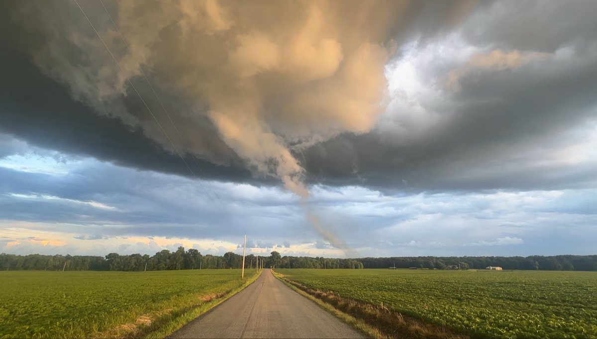 foirnado's tweet photo. UNREAL first 2 days of the chasecation. 2 photogenic beauties and inside the notch with a massive rain wrapped blob. Got EVERYTHING on the pro cameras coming in a documentary eventually. SATURDAY NEXT #hypemaster https://t.co/Qn8yrlMpQo
