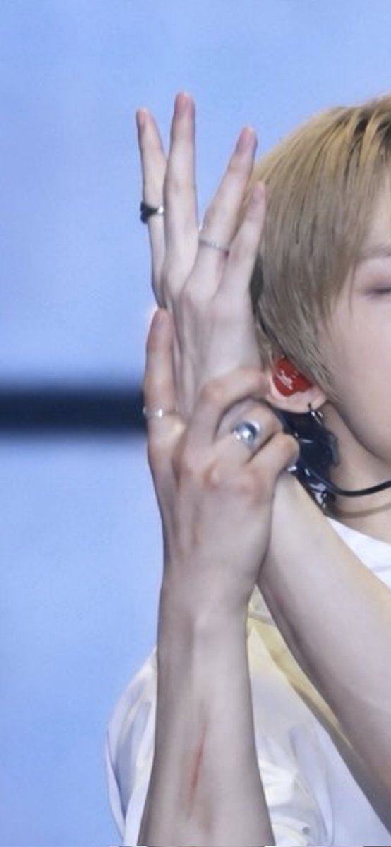 yeonbiobie's tweet photo. their hands 😧 https://t.co/EuxUql2aZT