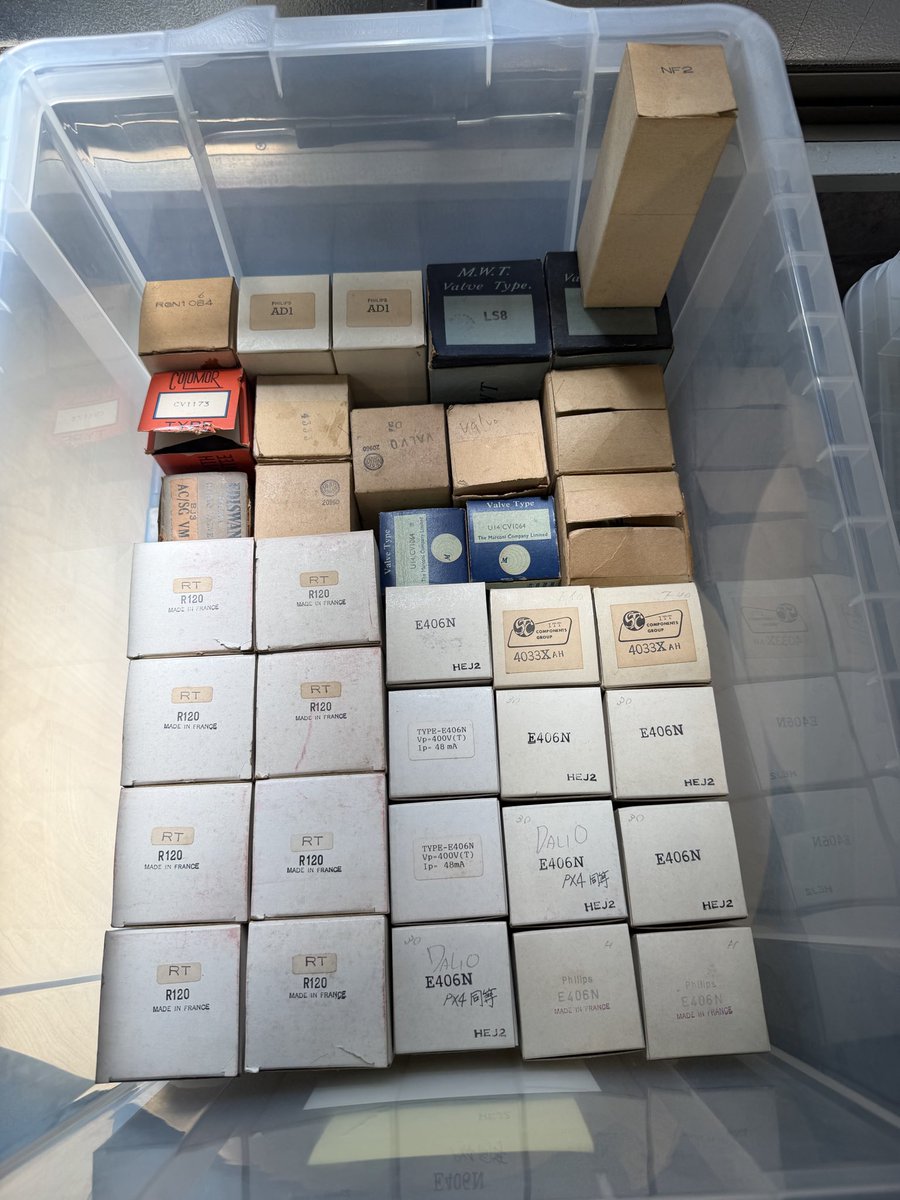 Ampmaster2026's tweet photo. 真空管　No.14 36本

Radiotechnique,Philips,STC,ITTの406N、4033の真空管が22本

他14本はMarconi,Mazda,Valvo,TelefunkenのU14,25245,25320,27123,21580,CV1174とかです。

30万になります。(交渉可)

欲しい方お気軽にDMでお問合せ下さいね！

#真空管
#vacuumtube
#Amplifer https://t.co/g49hfovH1a