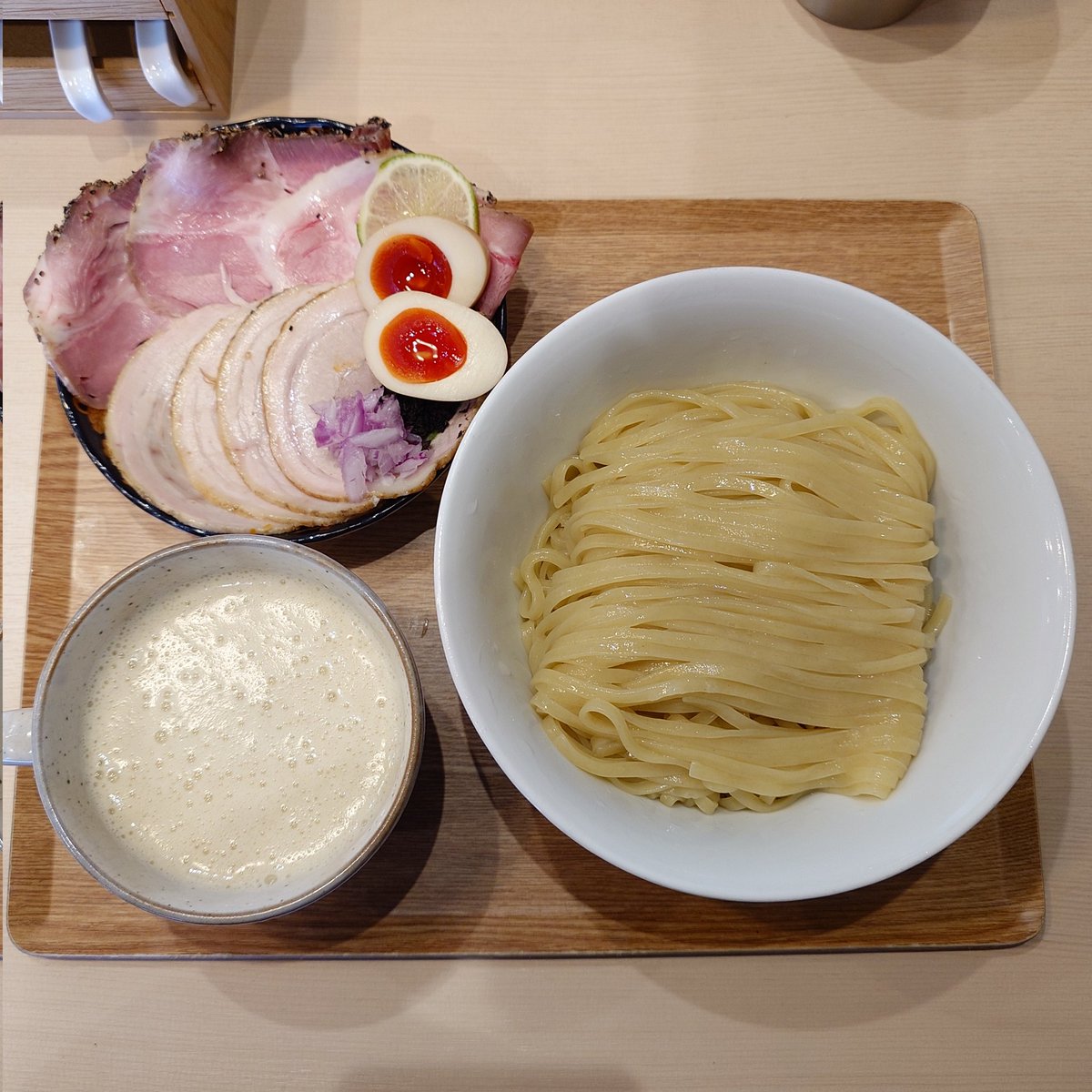 JACKYNISHI's tweet photo. makenoodle かしぐ
特製鶏白湯つけ麺(300g)
ホンマに特製！ https://t.co/gyk4RcxU5v